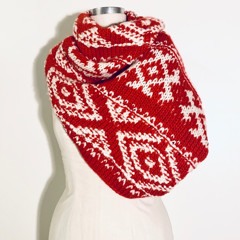 GAP Red and White Chunky Knitted Cowl Scarf